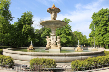 Fototapeta na wymiar Artichoke Fountain in The Retiro Park in City of Madrid, Spain.