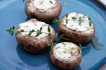 vegetarisch grillen - gefüllte Champignons