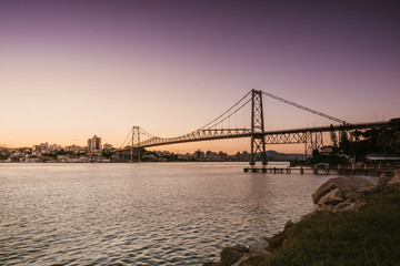 Obraz premium Hercilio Luz bridge at sunset