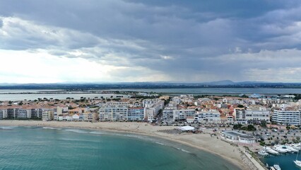 Fototapeta na wymiar survol du port de Palavas-les-Flots près de Montpellier au bord de la mer méditerranée dans le sud de la France 