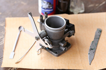 Adjustable and cleaned throttle for an old gasoline car.