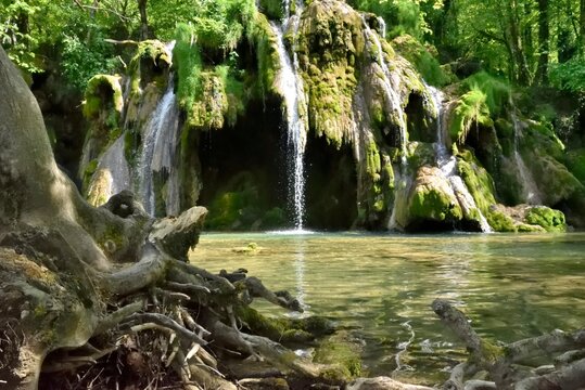 La cascades des tufs aux Planches-près- d'Arbois (Jura)