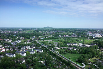 OLGA Park, Halde Haniel am Horizont - Blick nach Norden vom Gasometer Oberhausen