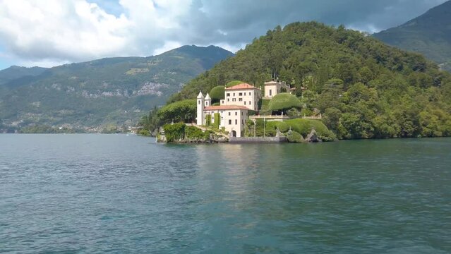 Passing Villa Balbianello lake Como
