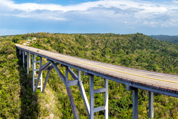 Fototapeta na wymiar The Bacunayagua bridge over the Yumuri valley in Cuba