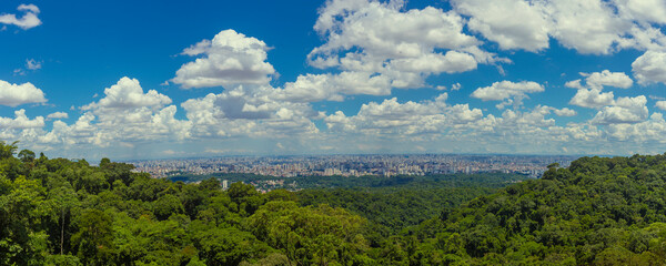 S&Atilde;O PAULO, SP, 08.02.2016: PARQUE ESTADUAL DA Parque Estadual da Cantareira - Pedra Grande. Vista da cidade de S&atilde;o Paulo a partir da Pedra Grande.S&atilde;o Paulo. Foto: Ormuzd Alves