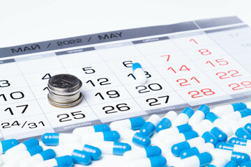Medication course. Treatment schedule. Tablets and calendar.