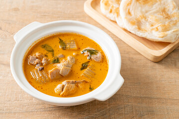Chicken curry soup with roti