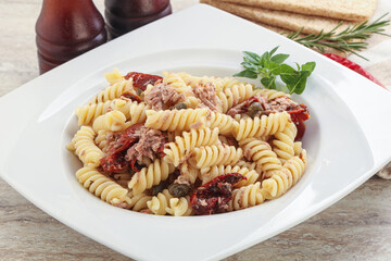 Pasta with tuna and tomato