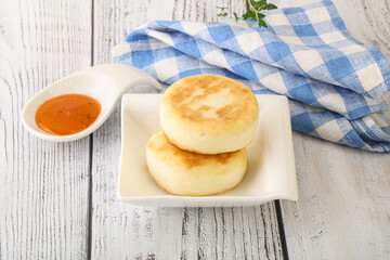 Baked cheesecakes with fruit jam