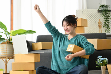 Obraz na płótnie Canvas Female business entrepreneur happy with her flash sale orders in special season