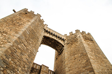 Naklejka premium Low angle shot of Puerta de San Miguel in Morella, Spain