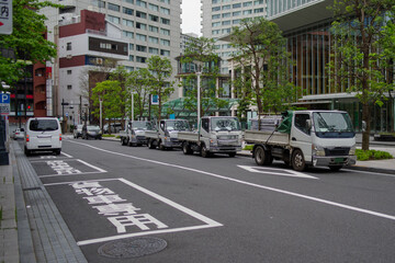 赤坂駅前の一ツ木通りの風景