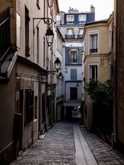narrow street in Paris