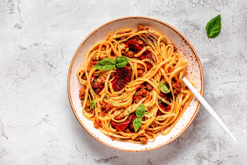 Pasta with bolognese sauce and sun-dried tomatoes
