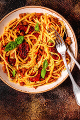 Pasta with bolognese sauce and sun-dried tomatoes