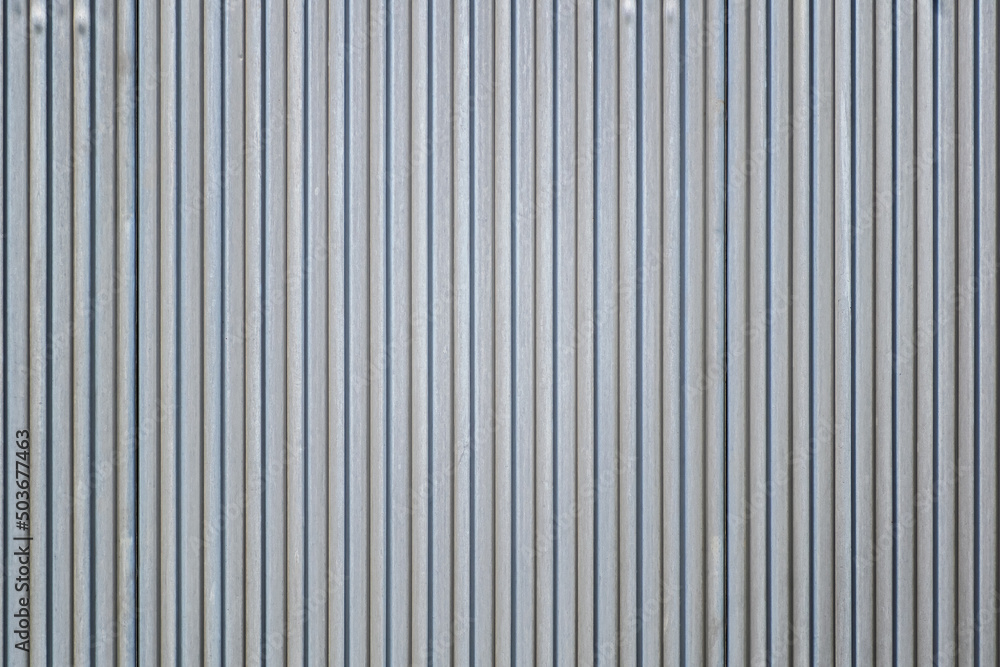 Poster the surface of the corrugated sheet vertically oriented, narrow rows.