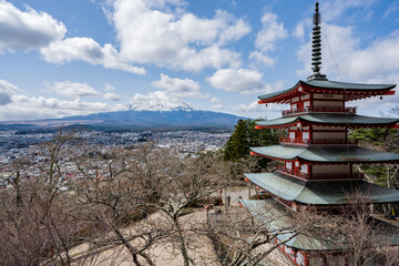Fototapeta premium 新倉山浅間公園 - 忠霊塔