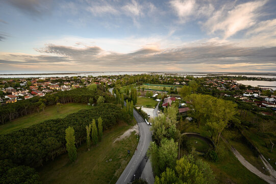 Panorama aereo dell'isola di albarella alle foci del fiume Po