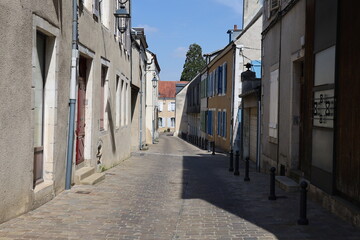 Fototapeta na wymiar Rue typique, ville de Châteauroux, département de l'Indre, France