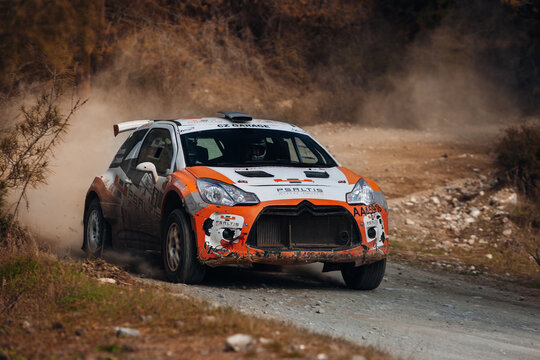 Citroen DS3 R5 going fast at dirt road