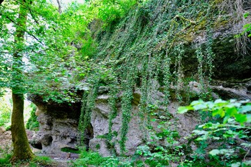 GROTTE SUR SENTIER DES LÔNES AIN