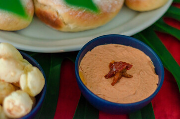 Café da tarde, pães e patês