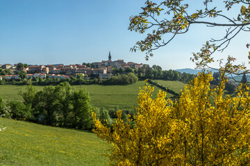 Paysage de la Vallée de l' Azergues à Saint -Just d' Avray dans le Rhône au printemps