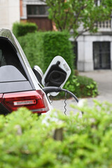 auto voiture electrique borne chargement recharge batterie environnement