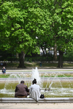 Belgique Bruxelles parc cinquantenaire gens detente environnement eau fontaine loisir vert couple amour