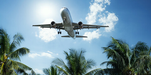 Flugzeug ladet im Urlaubsland