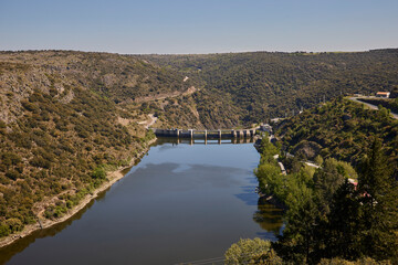 Fototapeta na wymiar General view of the Duero river and a reservoir