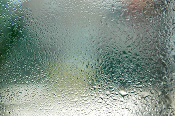 Gouttes de condensation sur vitre