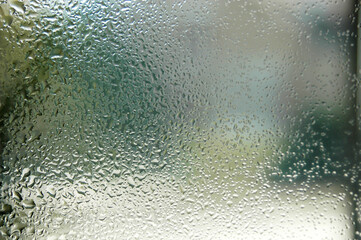 Gouttes de condensation sur vitre