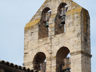 campanario de espadaña con cuatro ojos y cuatro campanas, iglesia de san juan bautista de vinaixa,...