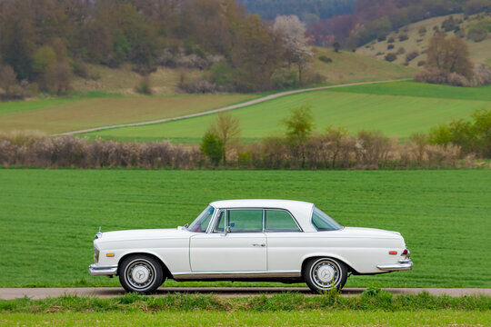 Mercedes-Benz W 111 280 SE german oldtimer vintage luxury car