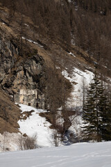 Fototapeta na wymiar mountain river in winter