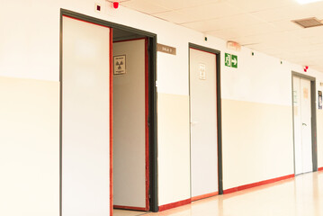 X-ray doors with hazardous radiation signs, the sign reads room 3, in a hospital corridor.