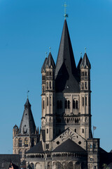 Fototapeta na wymiar Turm der romanischen Kirche Groß Sankt Martin in Köln 