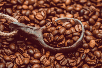 Fototapeta premium coffee beans on a wooden background