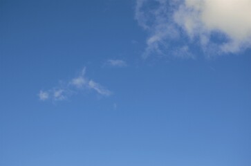 Obraz premium blue sky background with white clouds, minimalism