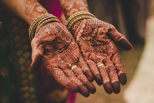 Indian Woman Henna / Mehndi