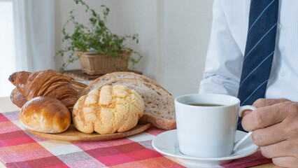 パンとコーヒーとビジネスマン