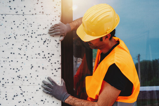 Polystyrene thermal cladding for energy saving on a construction site