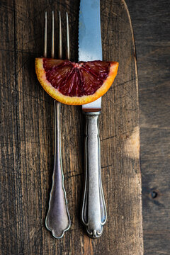 Red sicilian orange slice and cutlery set