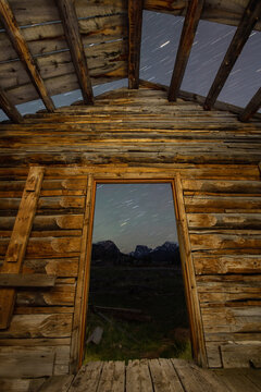 A log cabin and the beautiful mountains of the Wind River Range