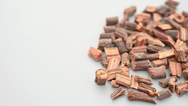 angle pan herb ShouWuTeng or Tuber Fleeceflower Stem or Polygoni Multiflori Caulis