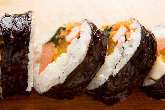 On a picnic day, my mom's rough but sincere gimbap