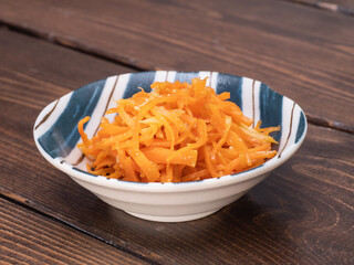 沖縄料理のにんじんしりしり。細切りにした人参の料理。
