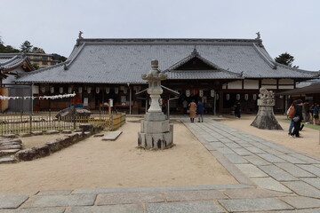 Fototapeta premium Ａ scene of Itsukushima-benzaiten Shrine on Miya-jima Island in Amagaichi City in Hiroshima Prefecture in Japan 日本の広島県甘日市の宮島にある厳島弁財天の風景
